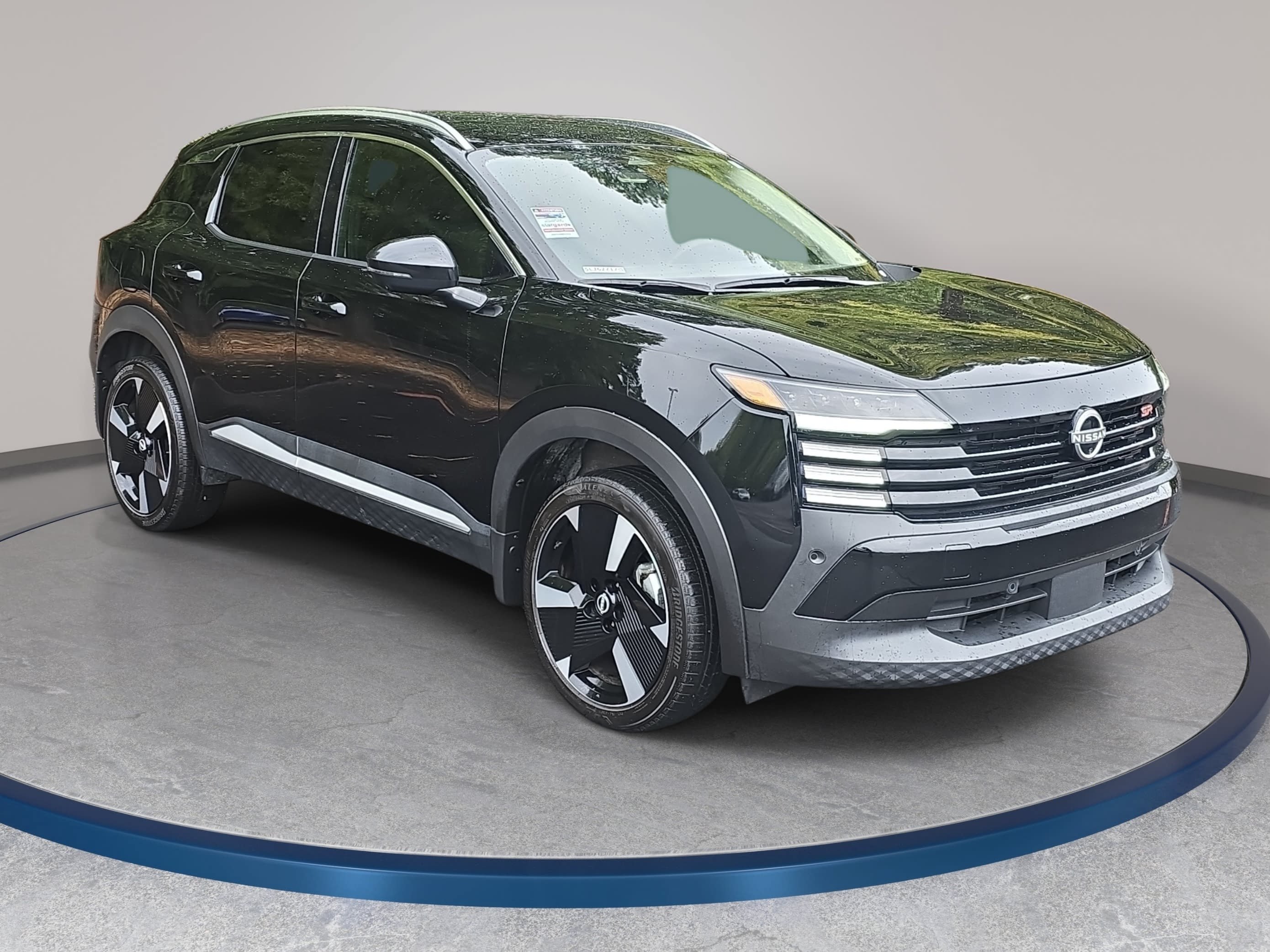 Used 2025 Nissan Kicks SR AWD/4WD image 3