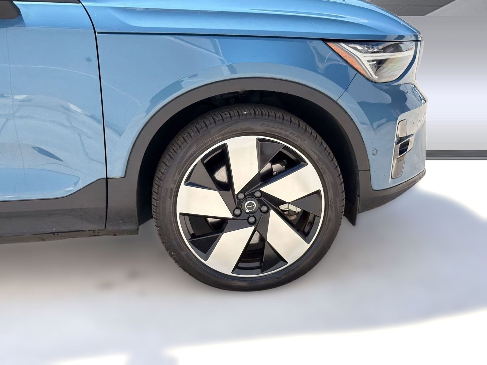Used 2023 Volvo C40 P8 Recharge Ultimate w/ Protection Package Premier AWD/4WD image 12