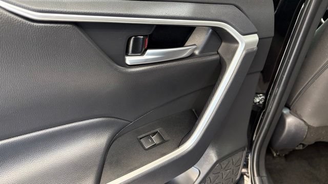 Used 2025 Toyota RAV4 XLE FWD image 19
