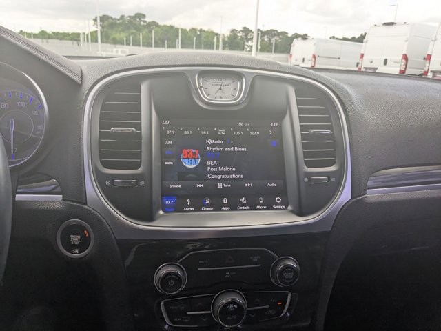 Used 2018 Chrysler 300 Touring L image 12