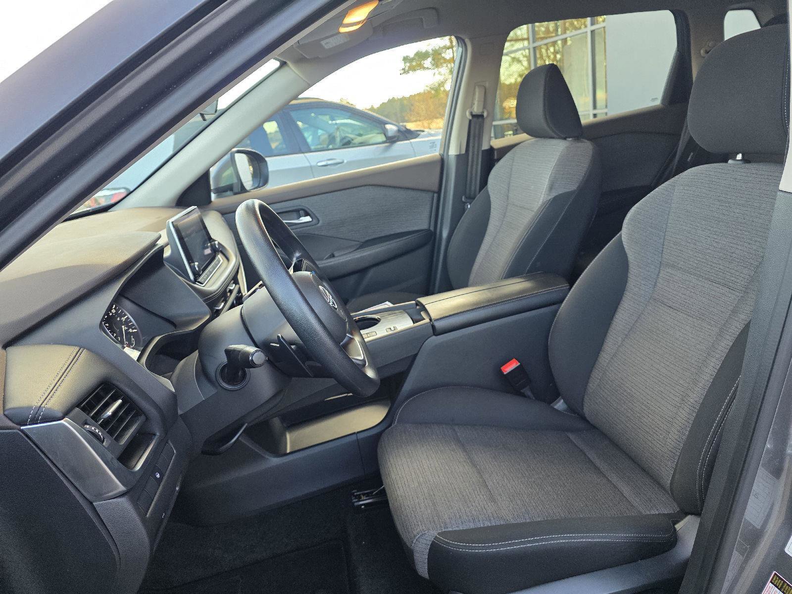 Used 2023 Nissan Rogue SV image 10