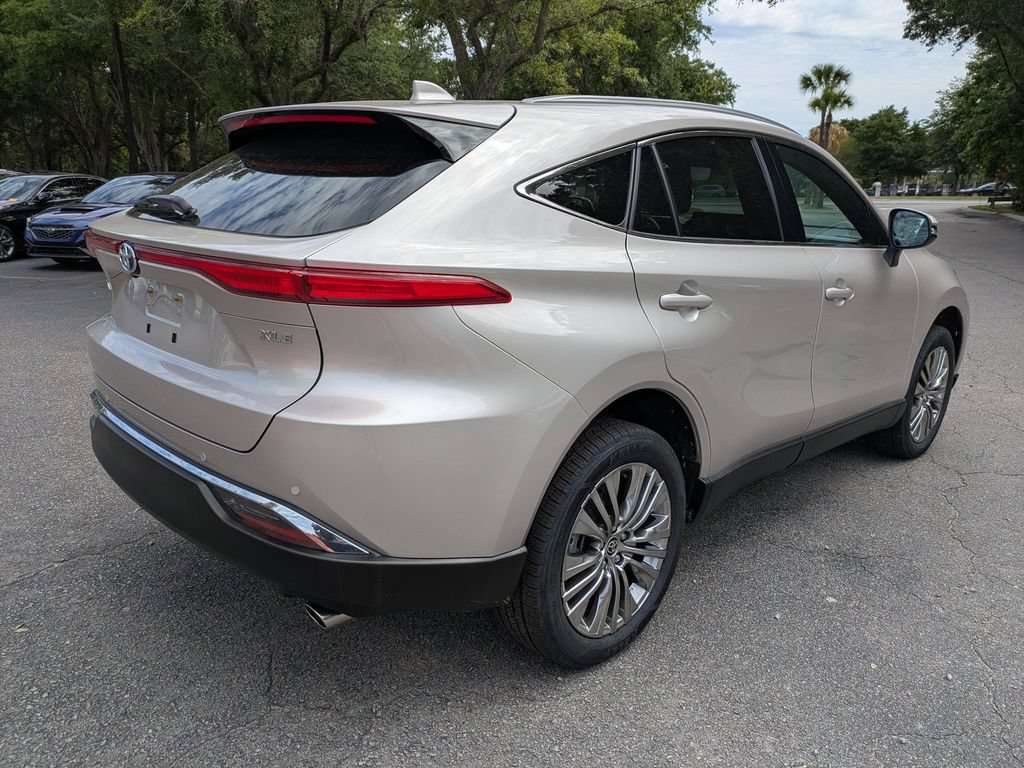 Used 2024 Toyota Venza XLE AWD/4WD image 4