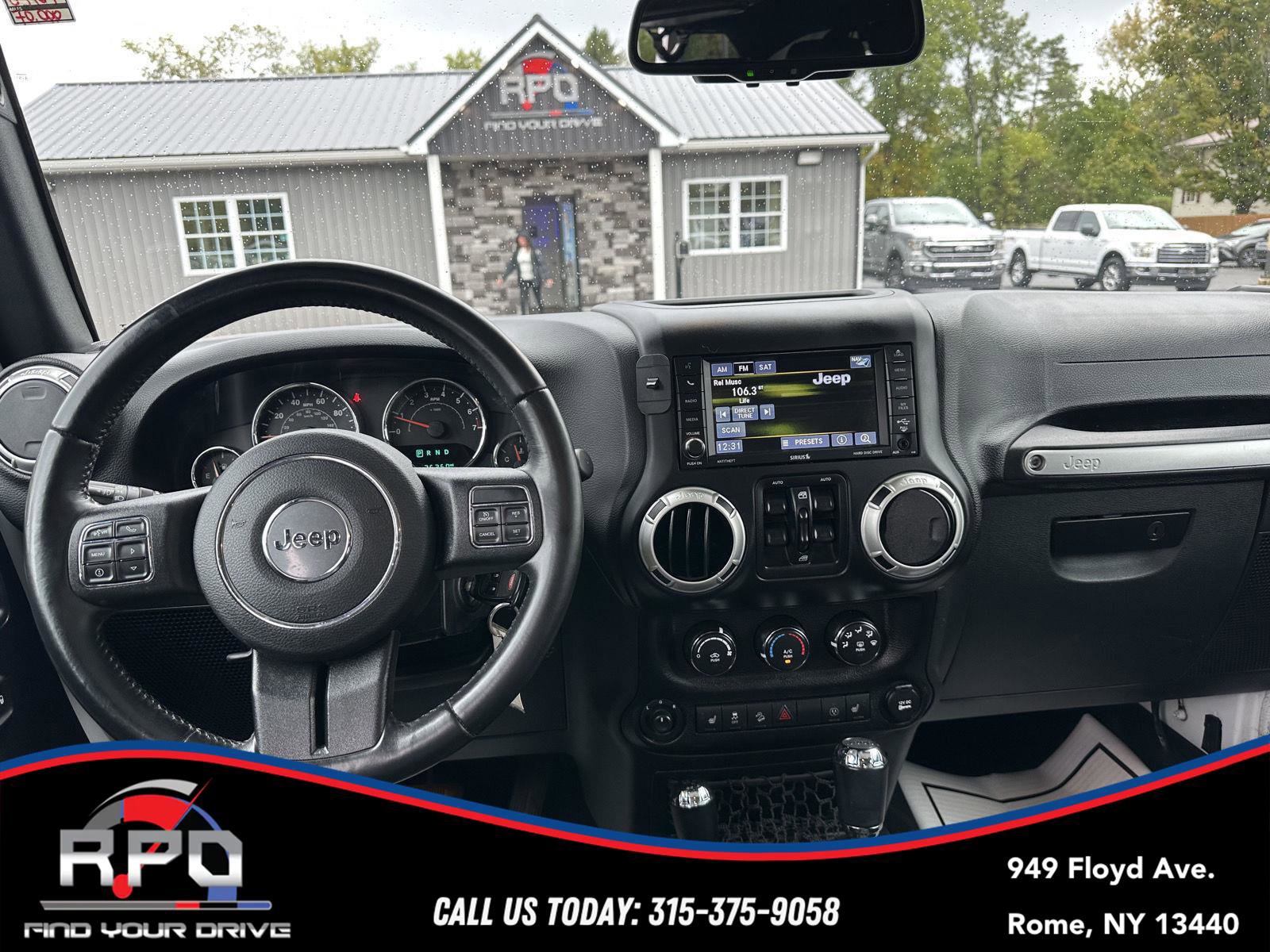 Used 2017 Jeep Wrangler Unlimited Sahara w/ Connectivity Group image 22