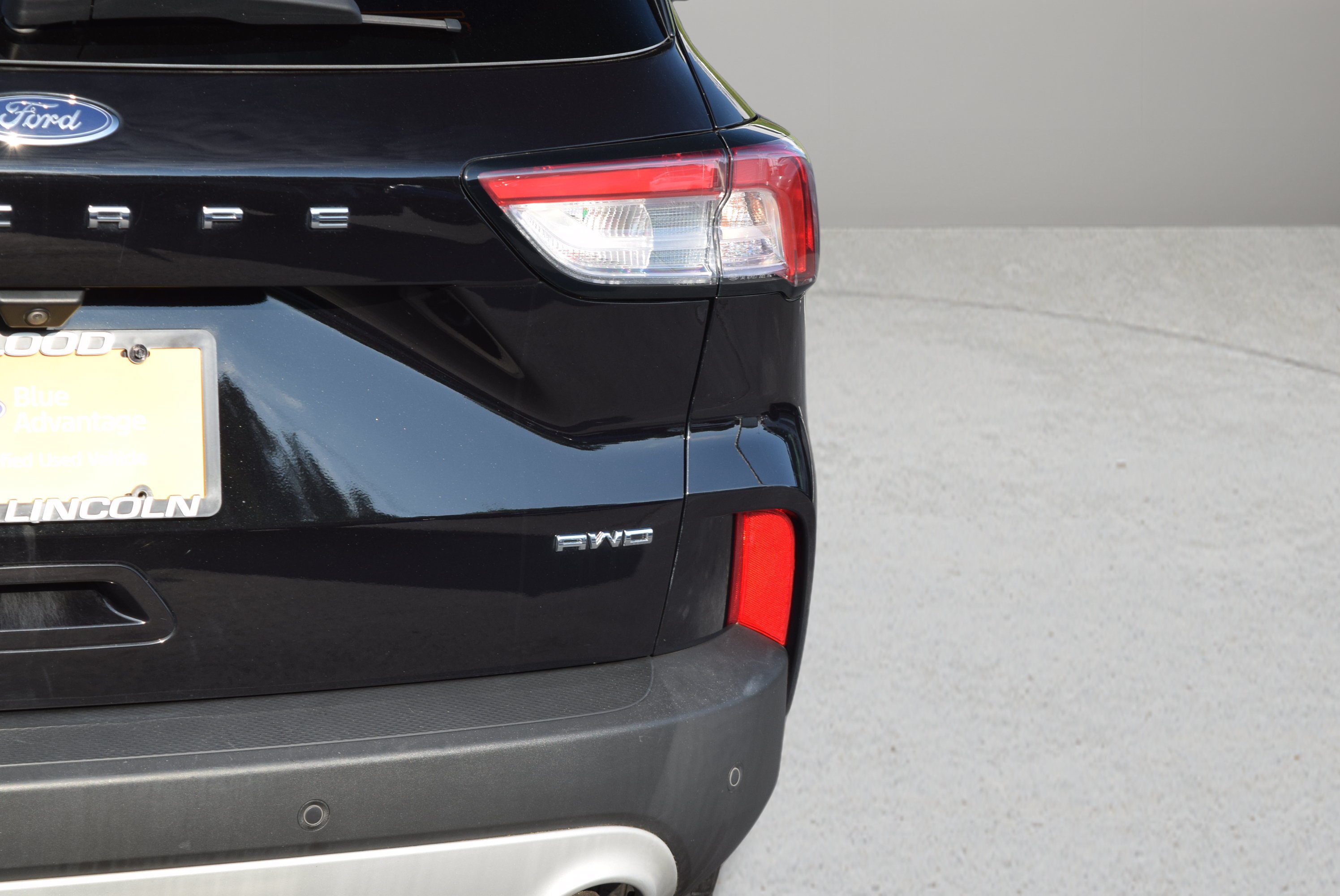 Used 2022 Ford Escape Titanium w/ Class II Trailer Tow Package AWD/4WD image 6