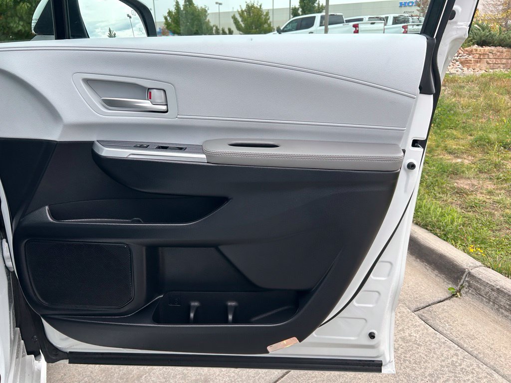 Used 2025 Toyota Sienna XLE w/ XLE Plus Package AWD/4WD image 30
