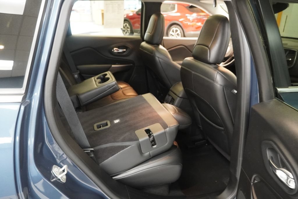 Used 2021 Jeep Cherokee Latitude Lux w/ Sun & Sound Group AWD/4WD image 23