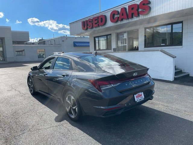 Used 2023 Hyundai Elantra Limited FWD image 5