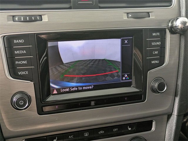 Used 2015 Volkswagen Golf SE image 23