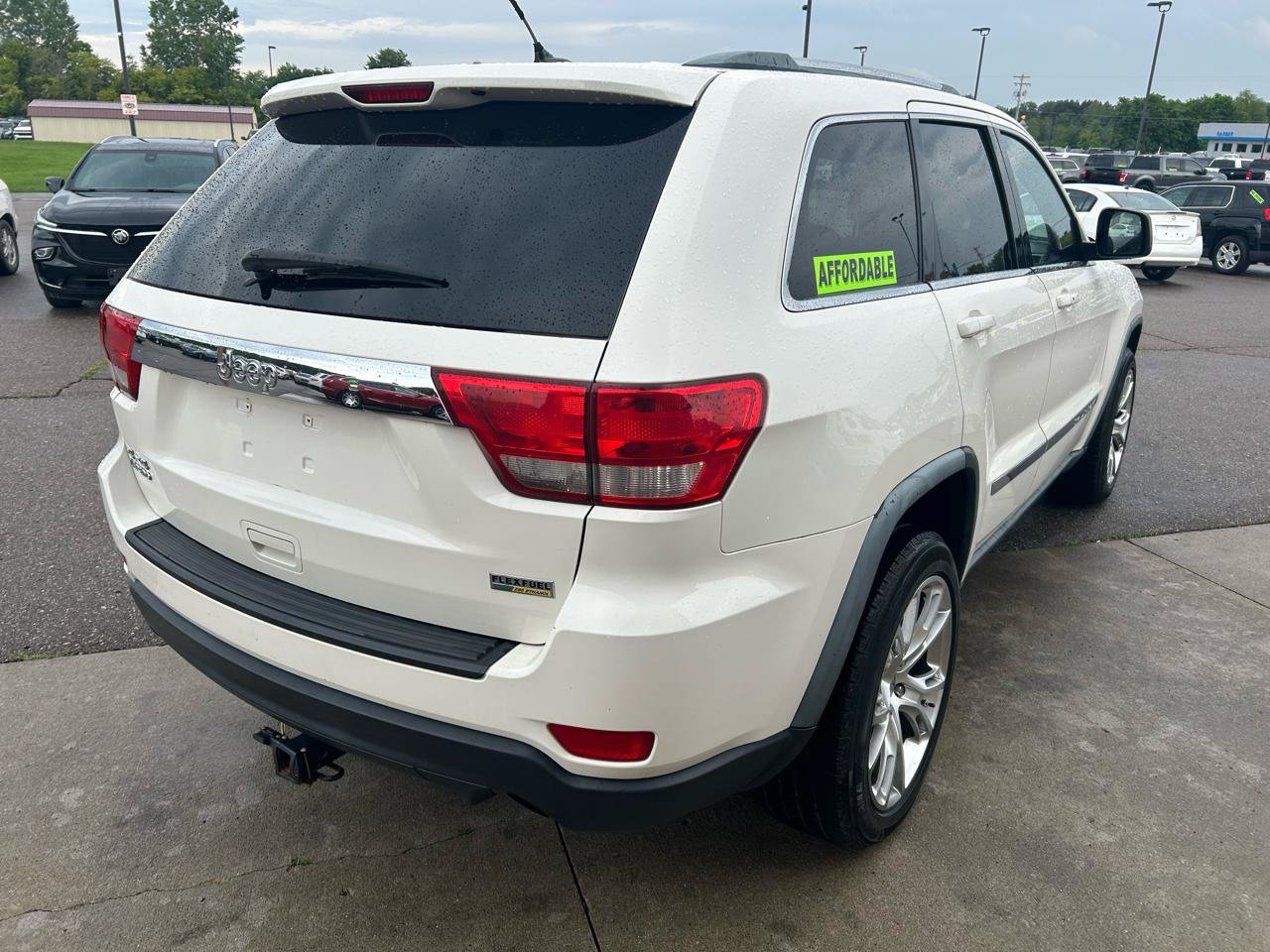 Used 2011 Jeep Grand Cherokee Laredo AWD/4WD image 5