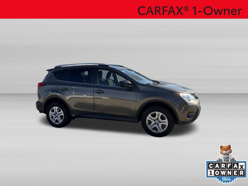 Used 2015 Toyota RAV4 LE FWD image 2
