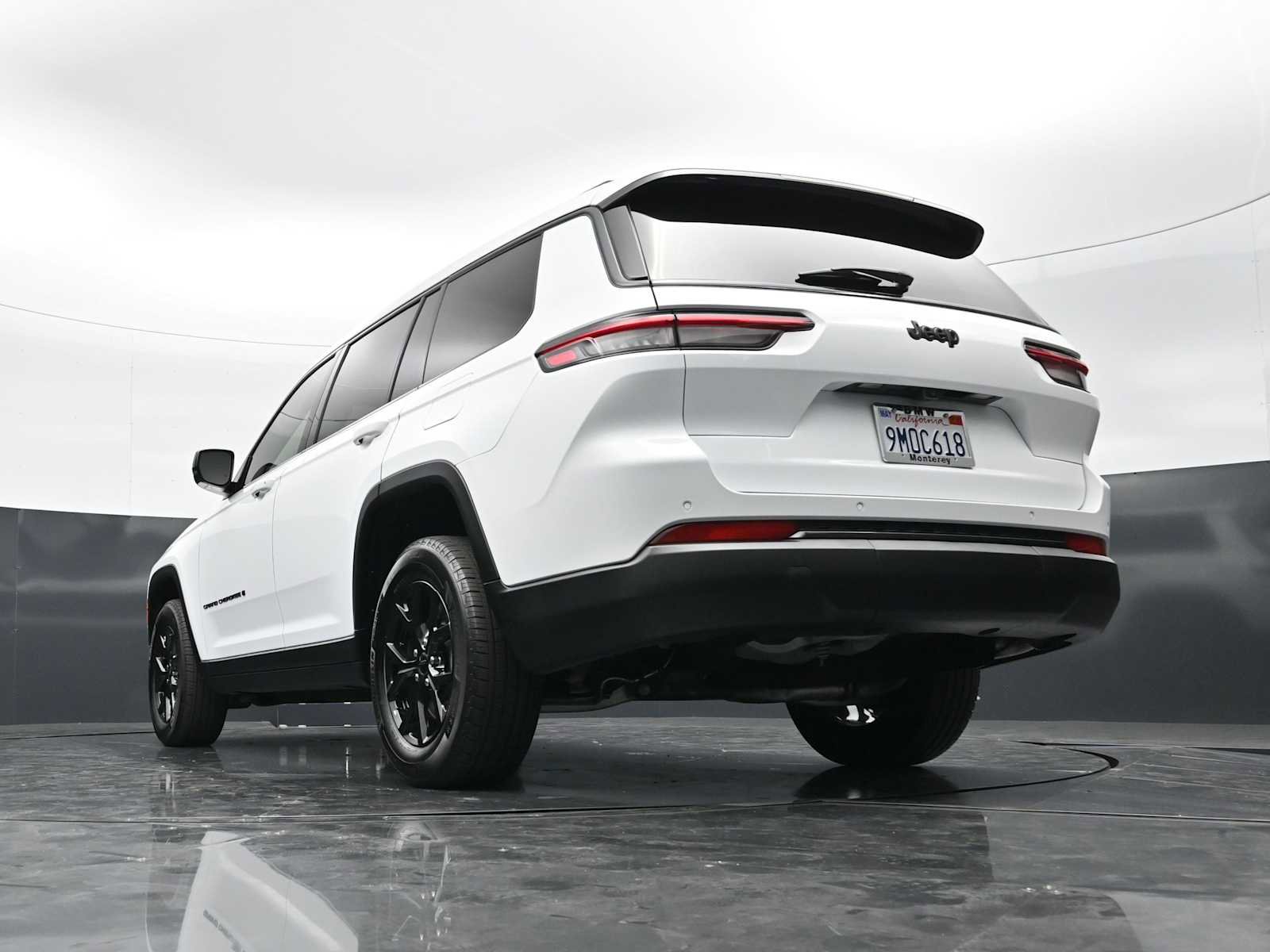 Used 2024 Jeep Grand Cherokee L Laredo RWD image 32