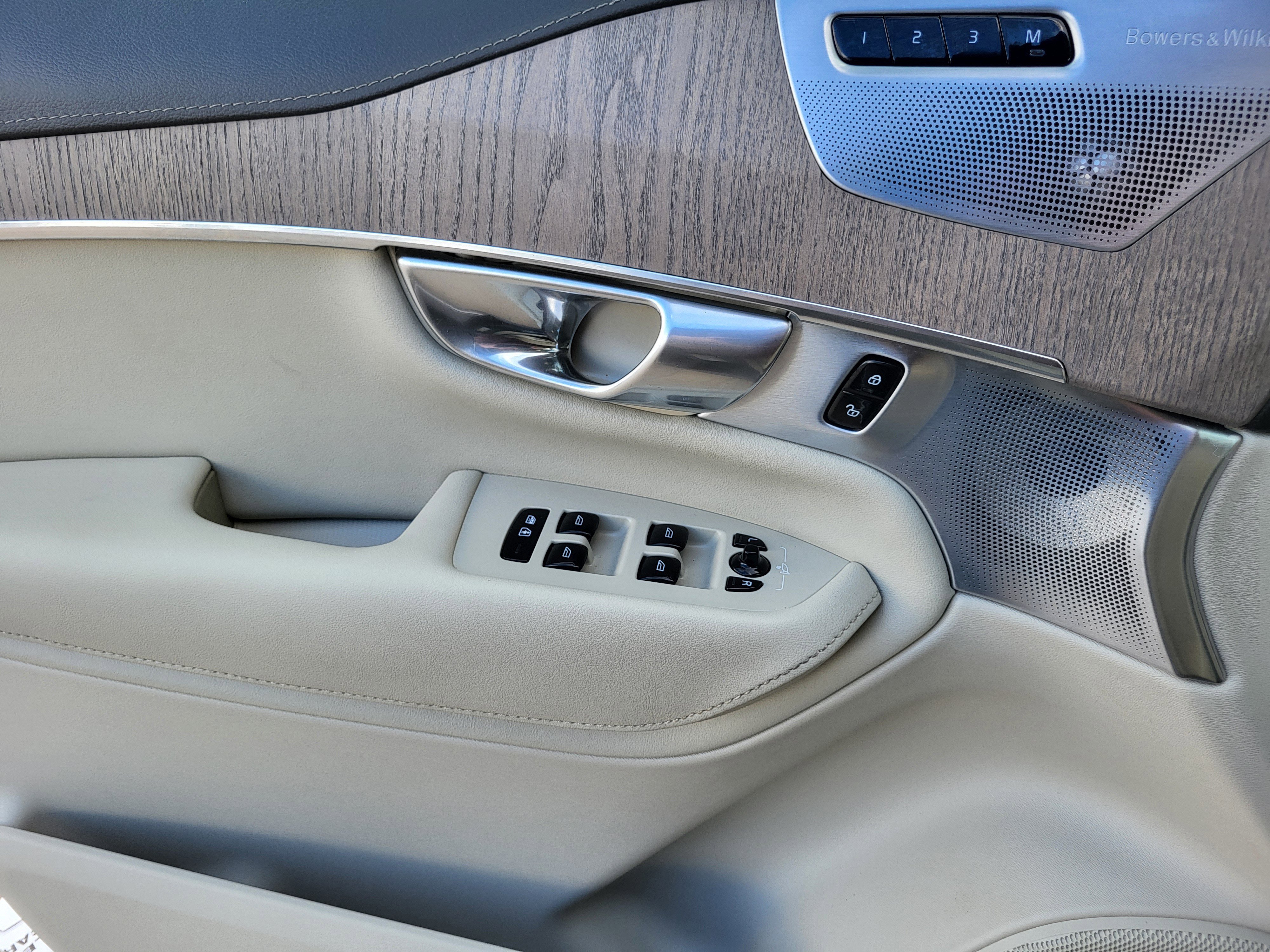 Certified 2023 Volvo XC90 B6 Ultimate w/ Protection Package Premier image 8