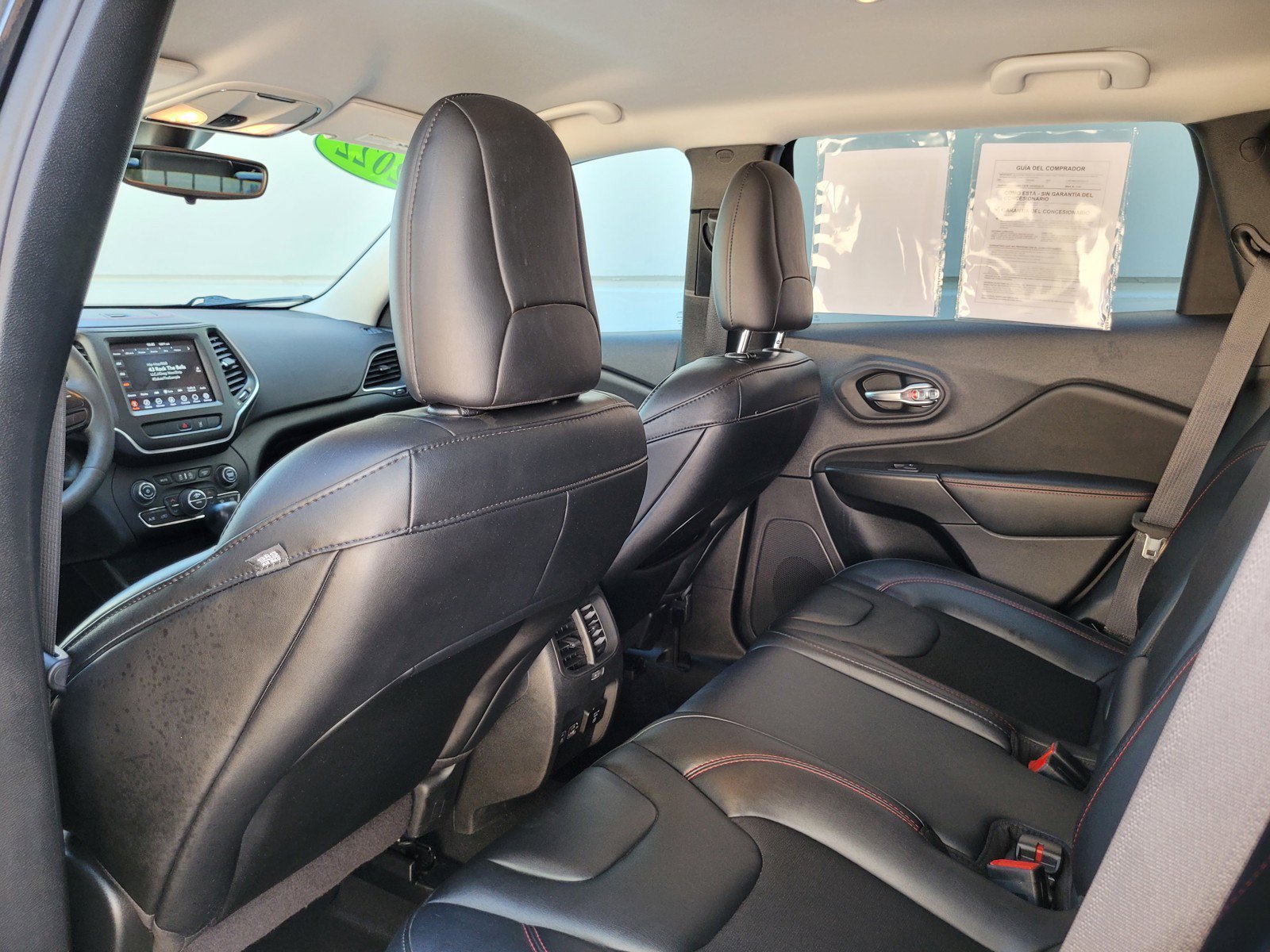 Used 2022 Jeep Cherokee Trailhawk AWD/4WD image 14