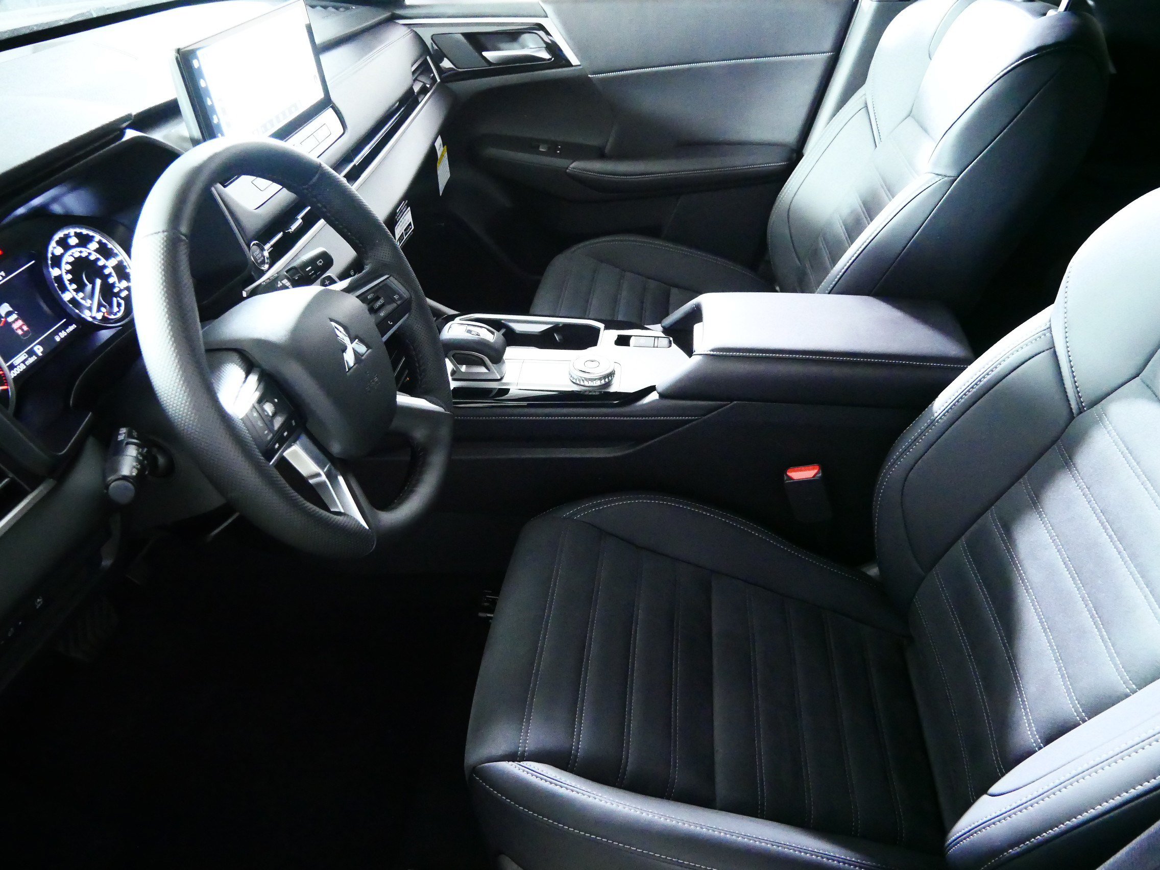 New 2026 Mitsubishi Outlander LE AWD/4WD image 4