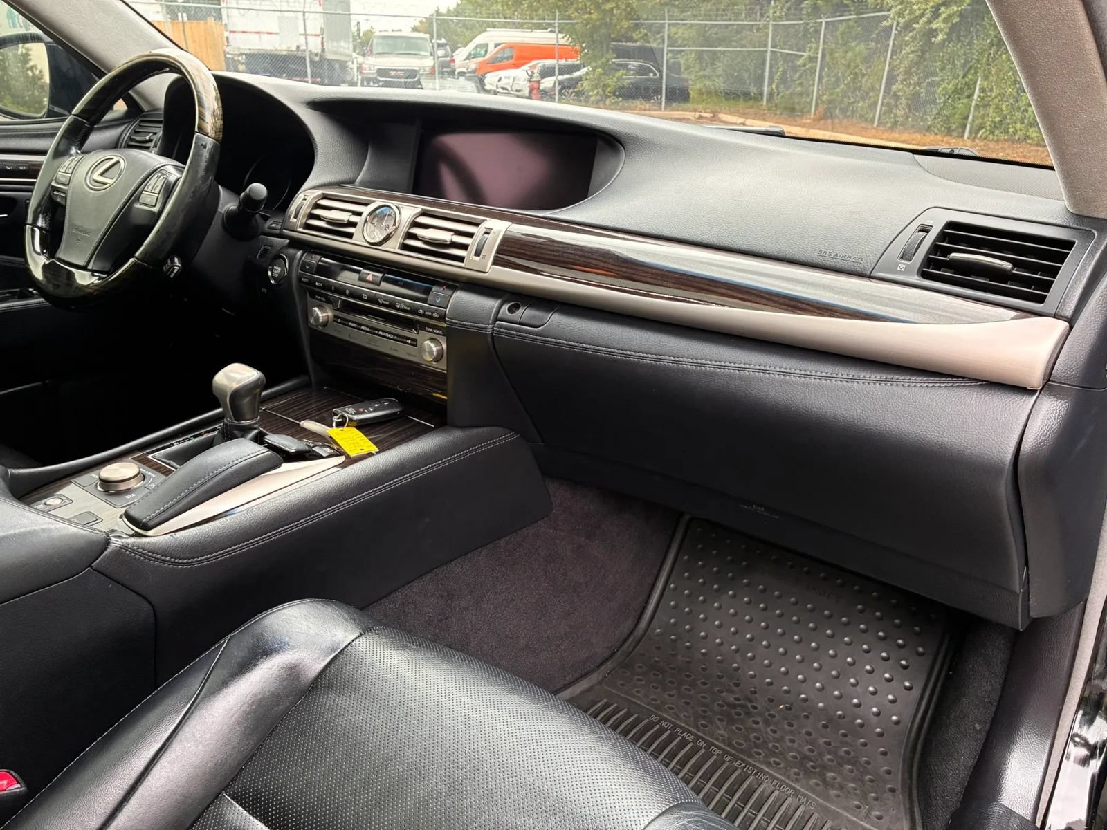 Used 2013 Lexus LS 460 L w/ All-Weather Pkg RWD image 21
