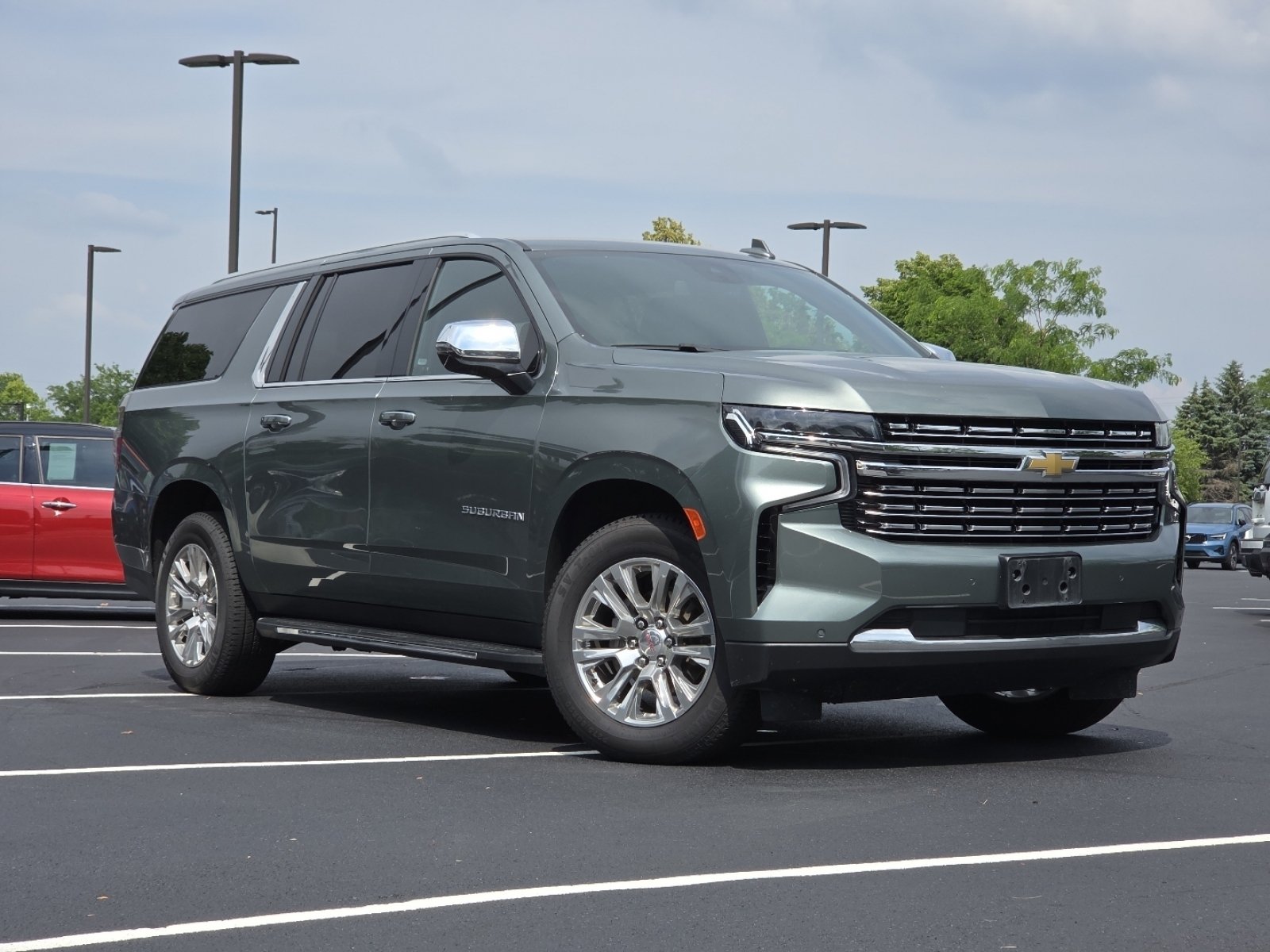 Used 2023 Chevrolet Suburban Premier AWD/4WD image 2