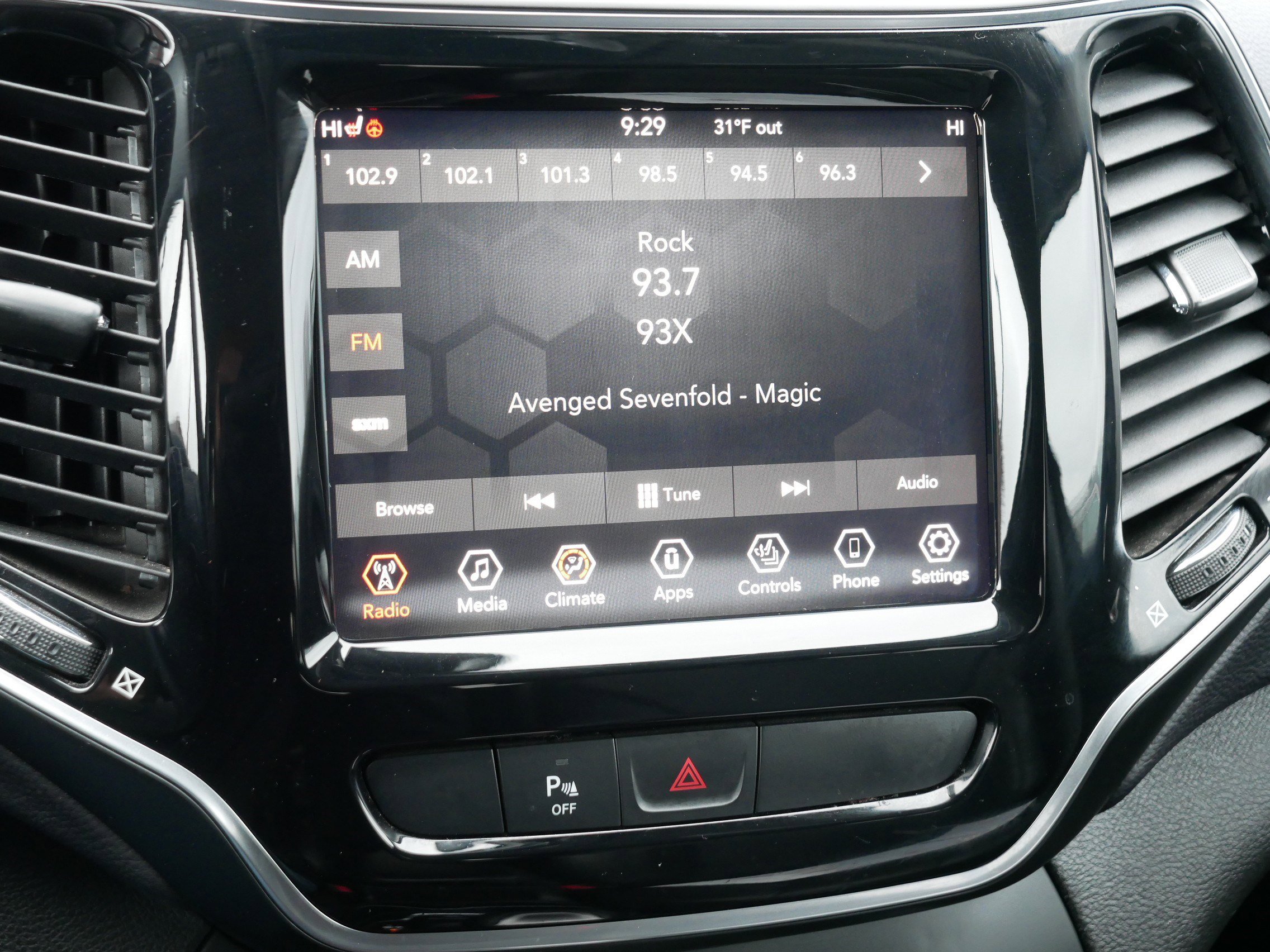 Used 2019 Jeep Cherokee Limited w/ Trailer Tow Group image 22