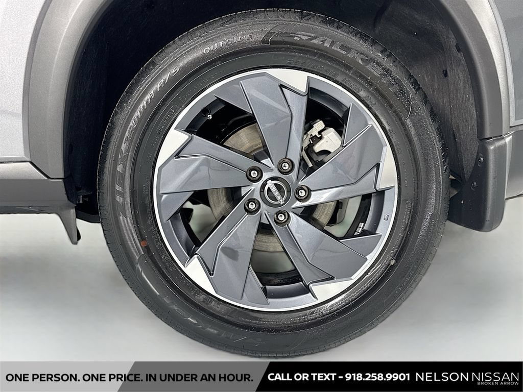 Certified 2025 Nissan Rogue SV FWD image 28