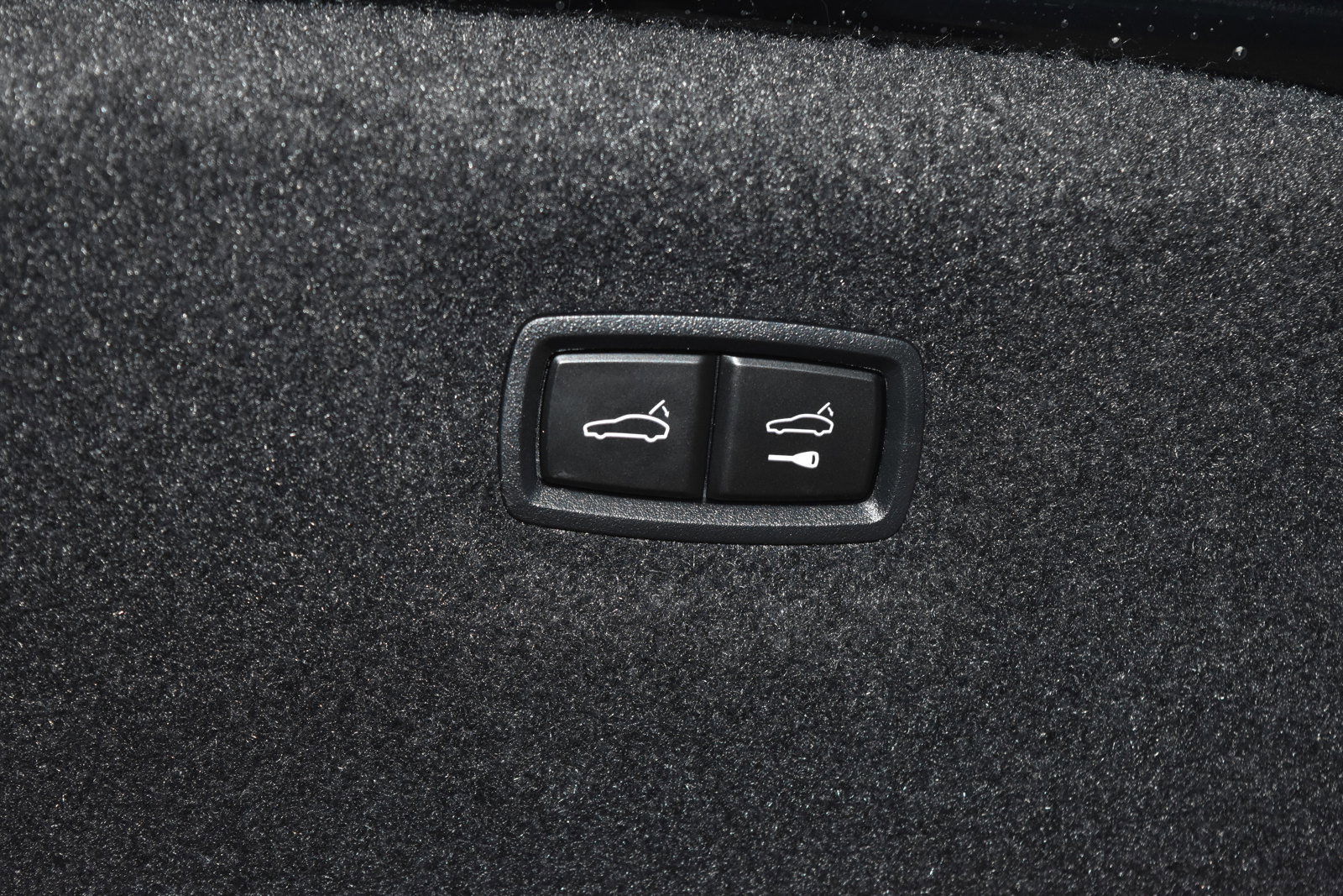 Used 2024 Porsche Taycan image 31