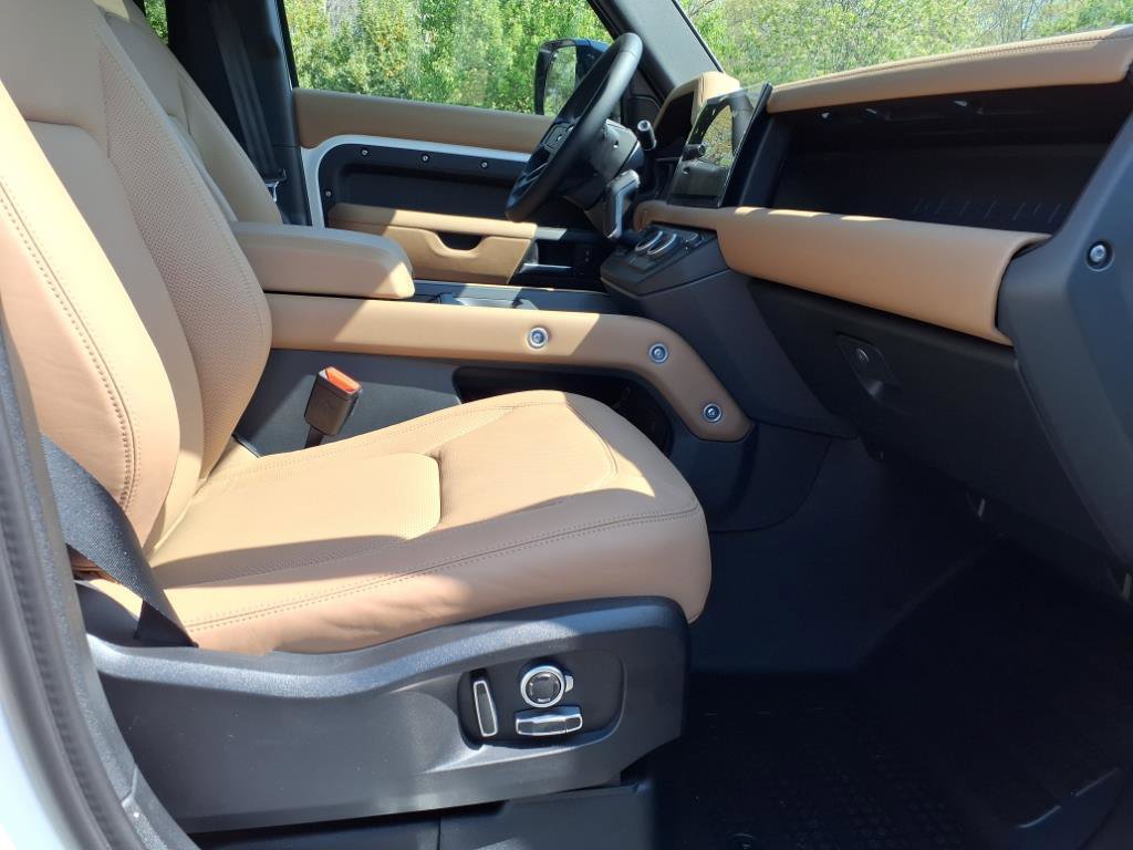 New 2025 Land Rover Defender 130 S image 3
