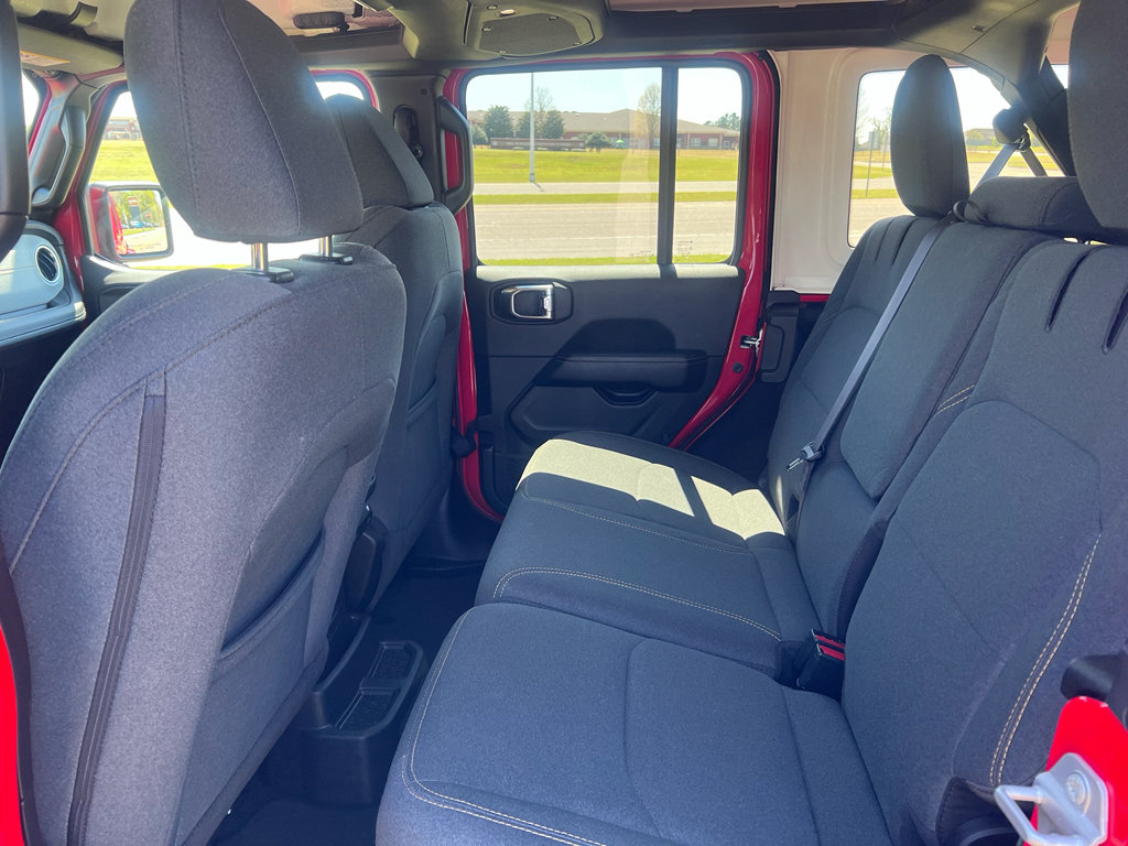Certified 2025 Jeep Wrangler Unlimited Sahara w/ Safety Group AWD/4WD image 15
