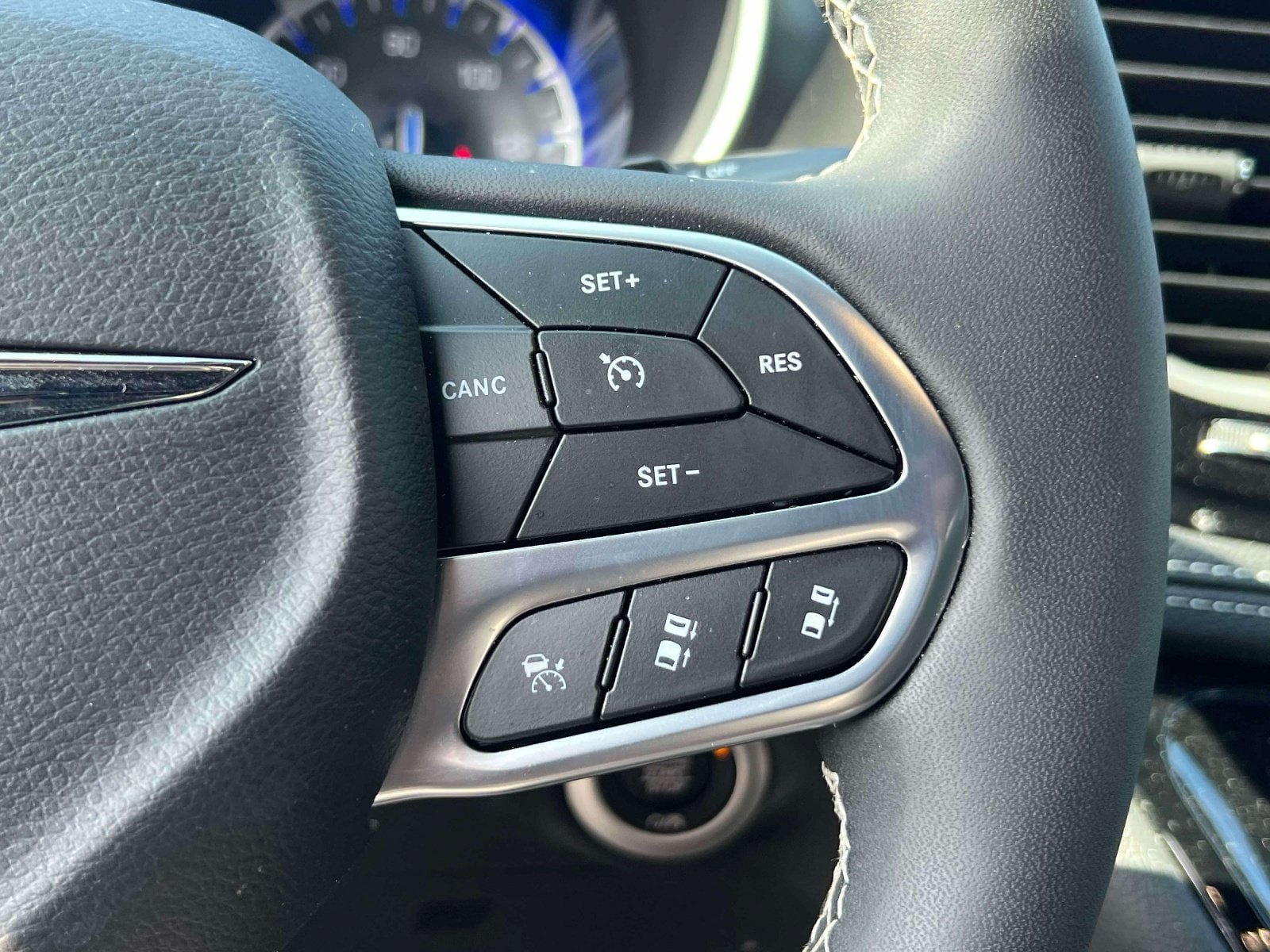 Used 2026 Chrysler Pacifica Select FWD image 22