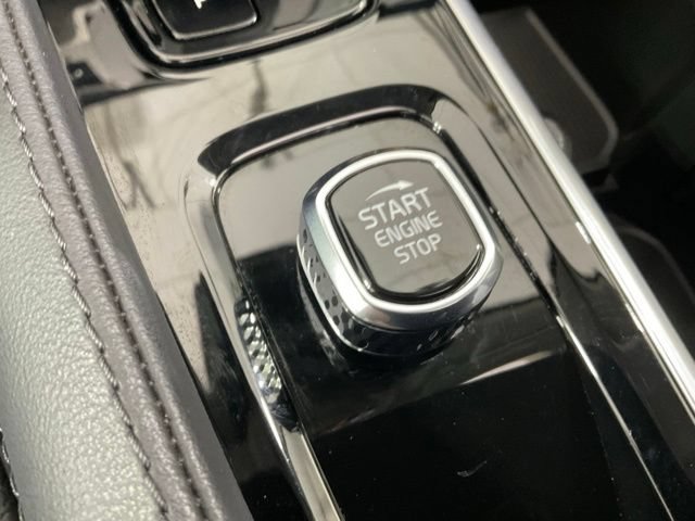 Certified 2025 Volvo XC90 T8 Plus AWD/4WD image 17