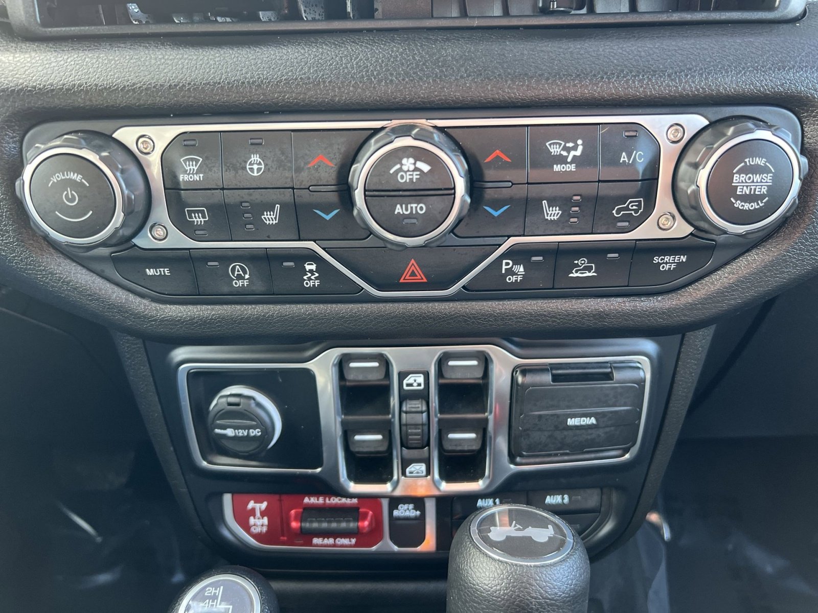 Used 2024 Jeep Wrangler Willys image 19