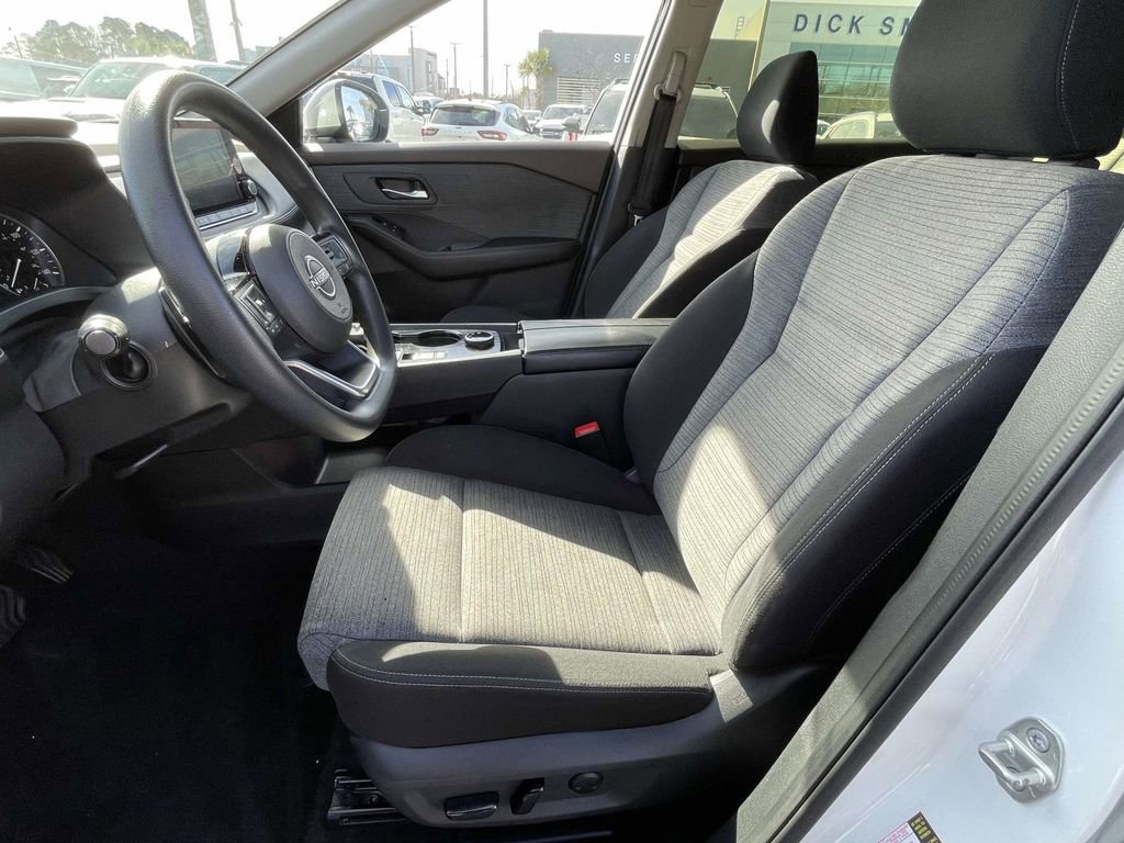 Used 2023 Nissan Rogue SV image 13