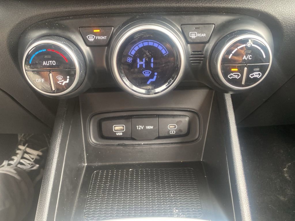 Used 2025 Hyundai Venue SEL image 27