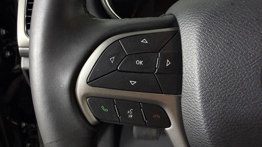 Used 2021 Jeep Grand Cherokee Laredo AWD/4WD image 17