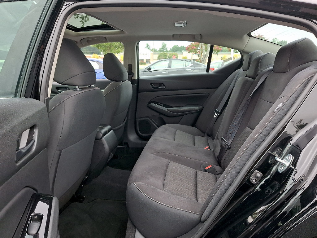 Used 2023 Nissan Altima 2.5 SV w/ SV Premium Package FWD image 10