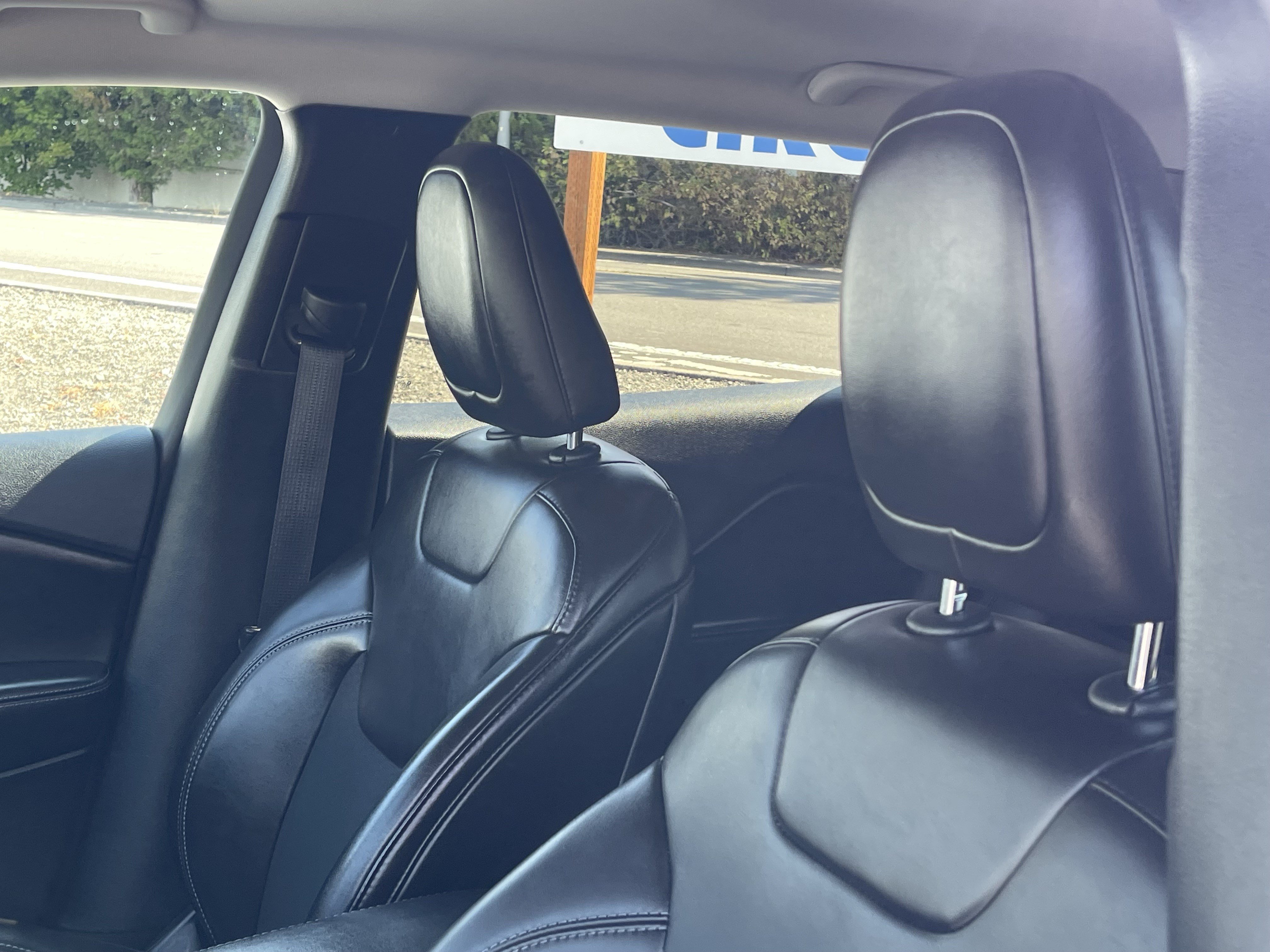 Used 2019 Jeep Cherokee Latitude Plus AWD/4WD image 19