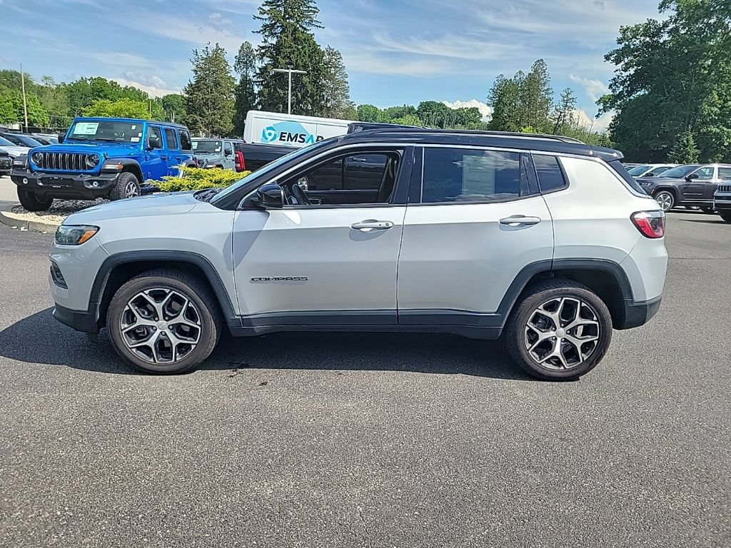 Used 2024 Jeep Compass Limited AWD/4WD image 12