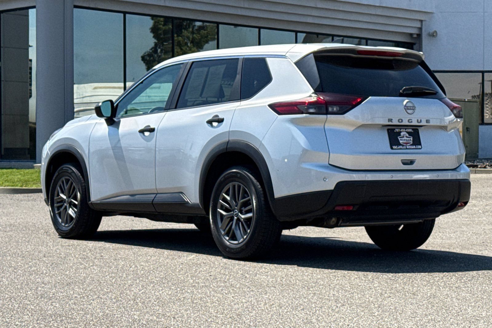 Used 2024 Nissan Rogue S FWD image 8