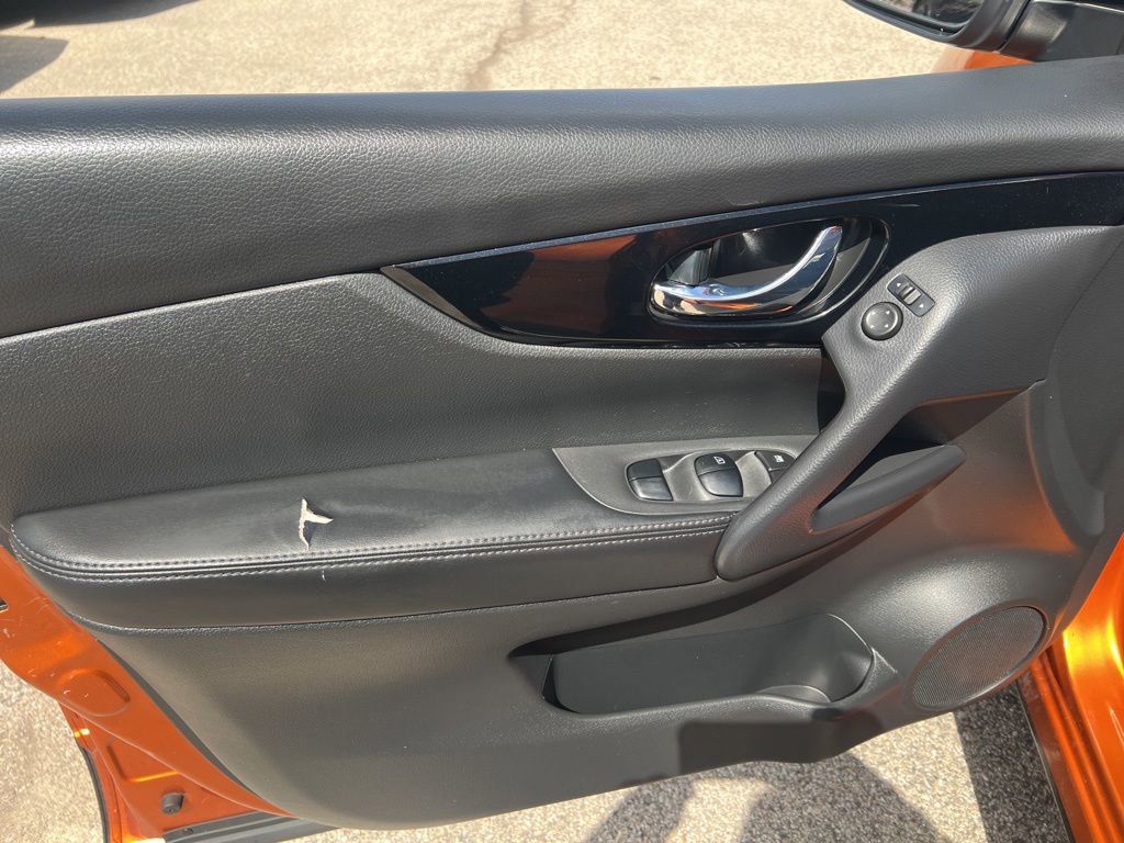 Used 2017 Nissan Rogue Sport SV w/ SV All-Weather Package AWD/4WD image 7