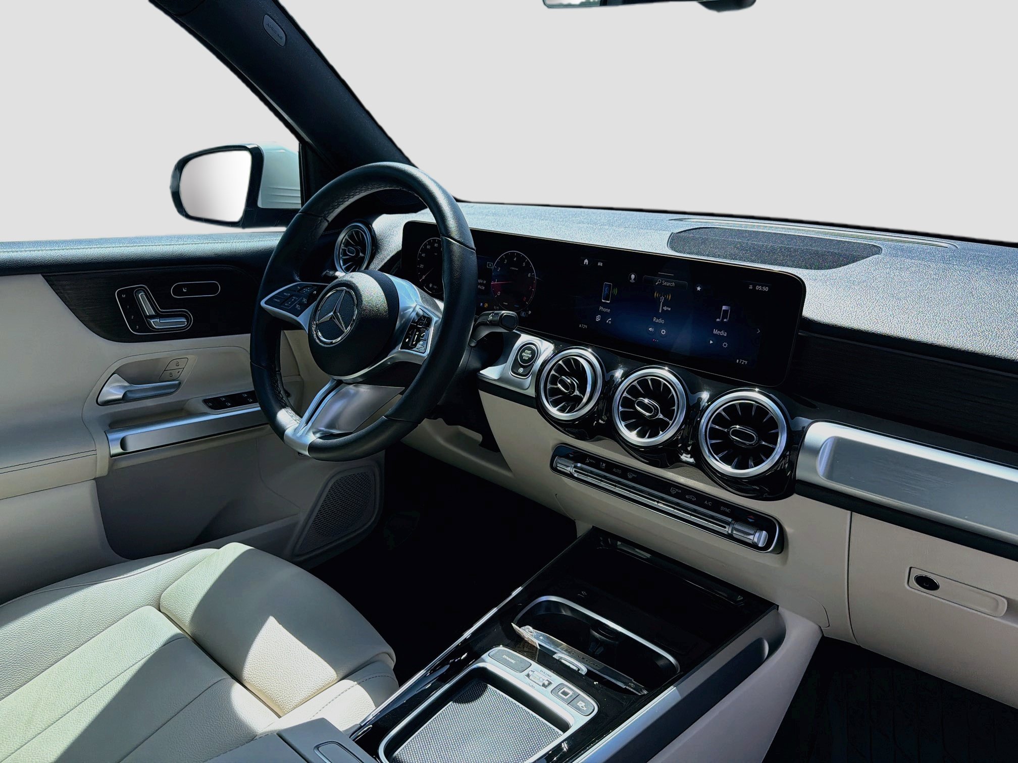 Used 2025 Mercedes-Benz GLB 250 image 29