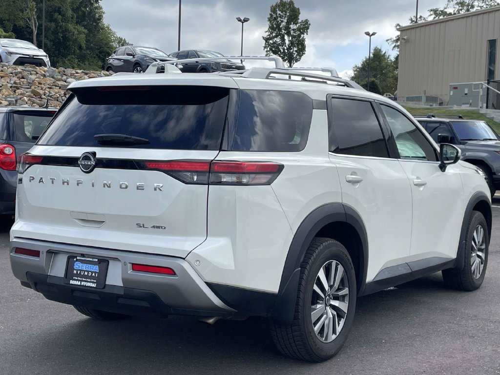 Used 2022 Nissan Pathfinder SL AWD/4WD image 3