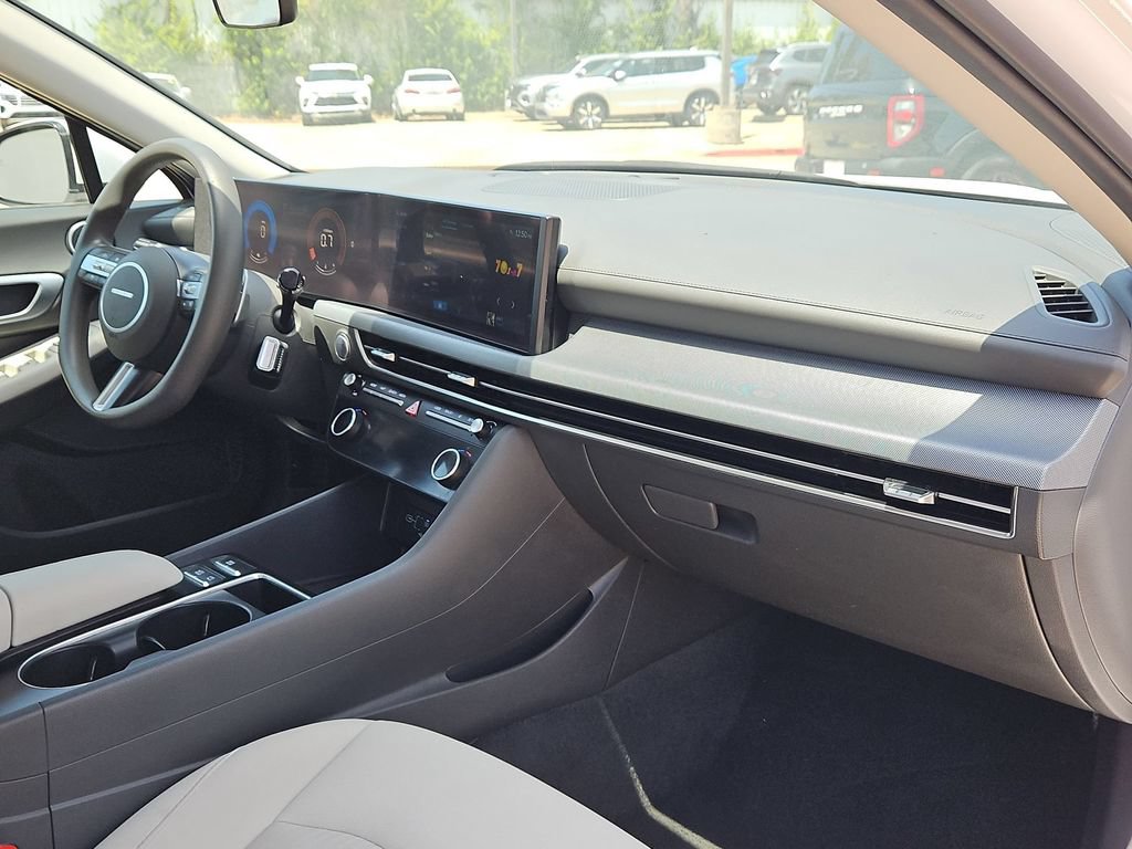 Used 2025 Hyundai Sonata SEL FWD image 32