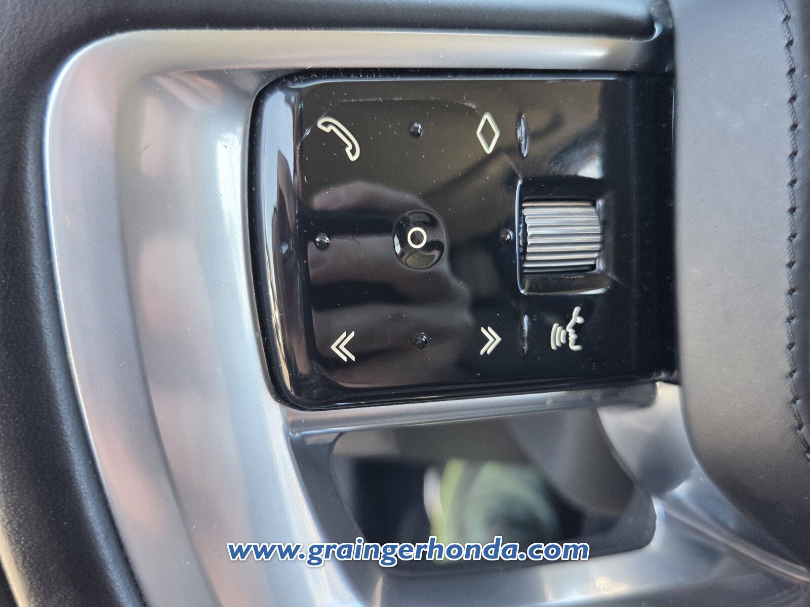 Used 2023 Land Rover Range Rover SE image 25