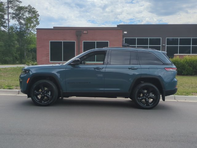 New 2026 Jeep Grand Cherokee Limited w/ Limited Altitude Package RWD image 10