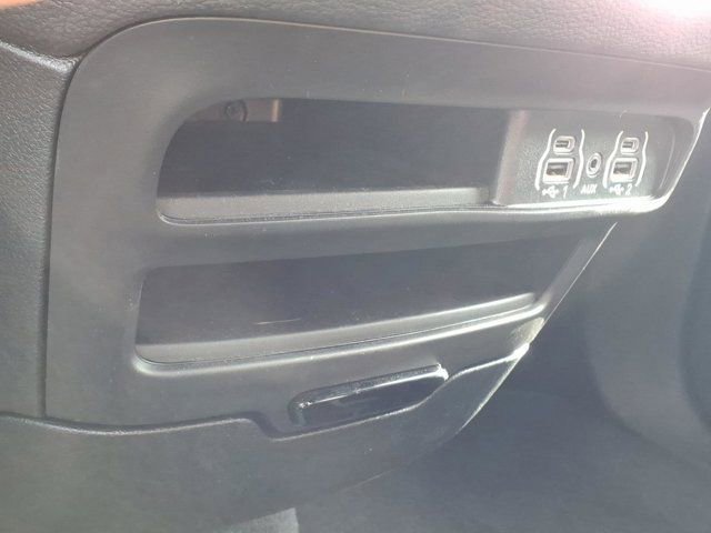 Used 2024 Chrysler Pacifica Touring-L w/ S Appearance Package image 16