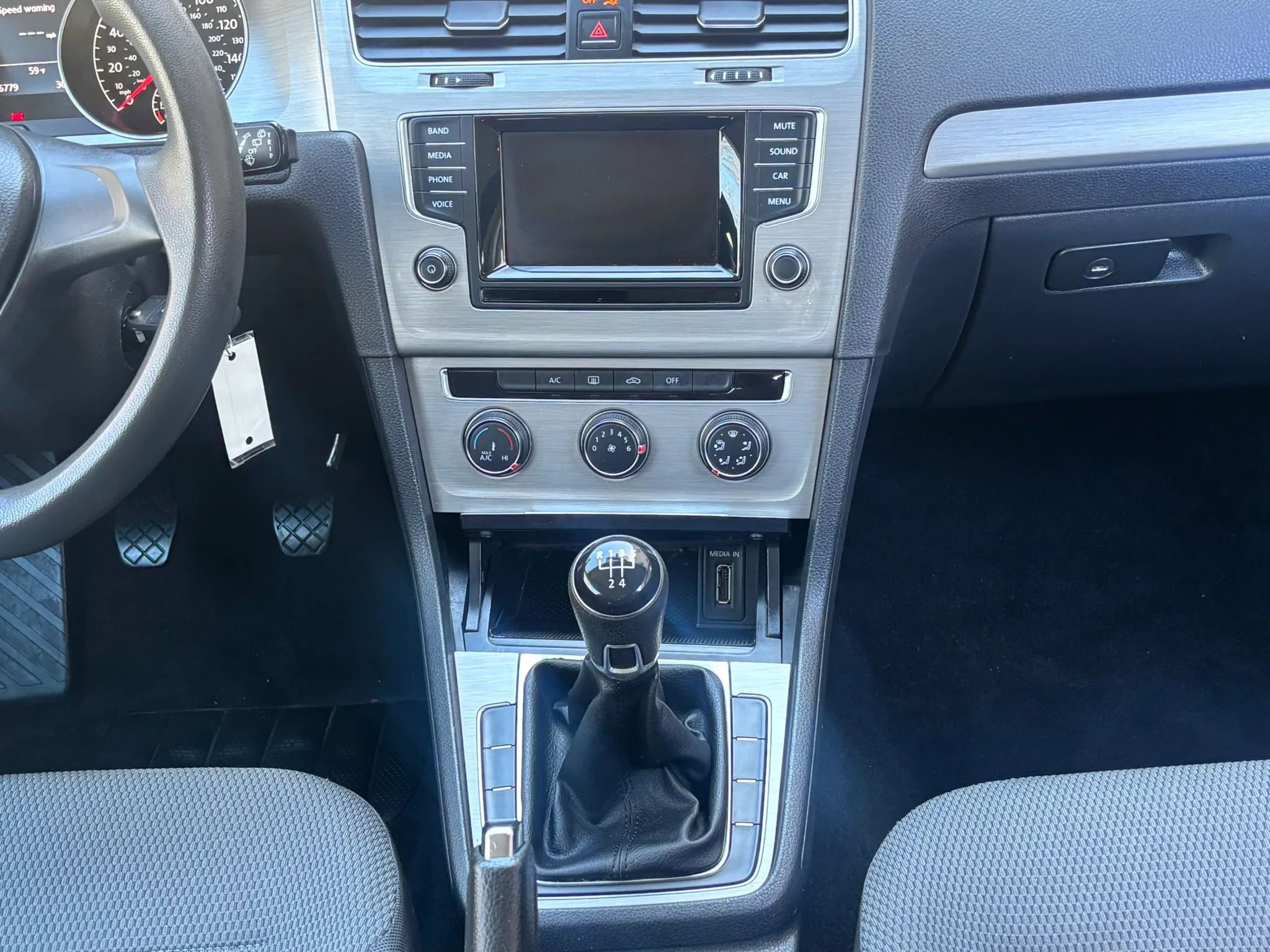 Used 2015 Volkswagen Golf Launch Edition FWD image 27