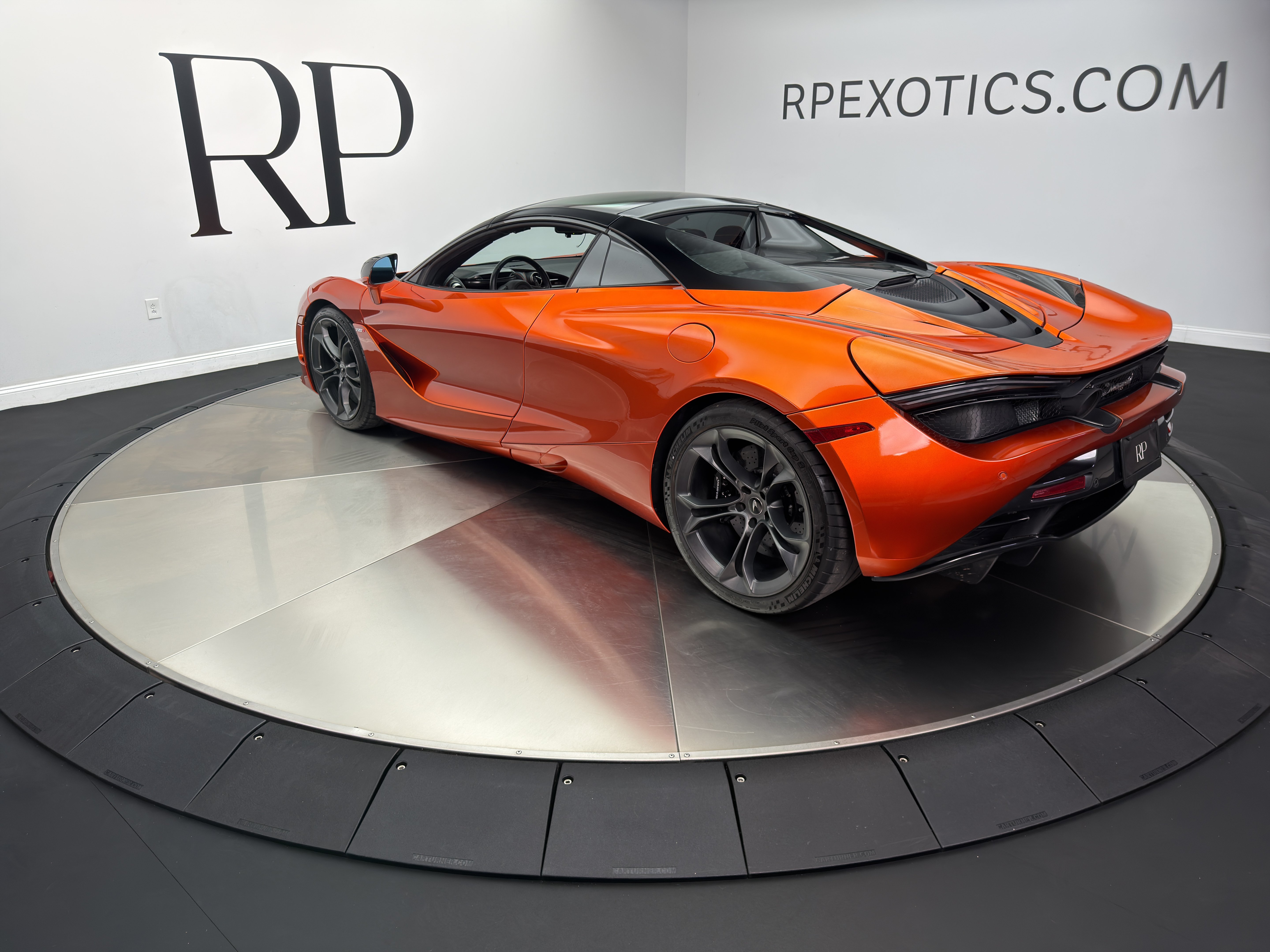 Used 2020 McLaren 720S Spider RWD image 12