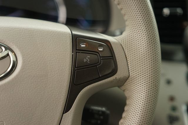 Used 2013 Toyota Sienna XLE w/ Entertainment Pkg FWD image 25