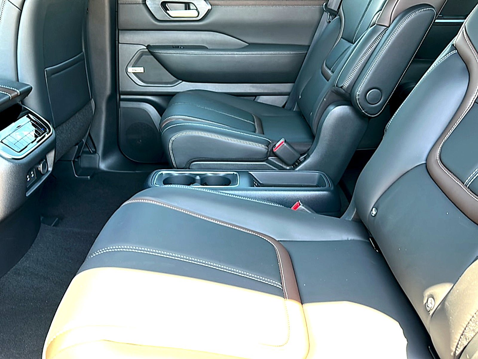 New 2026 Nissan Armada SL w/ Captain's Chari Seat Package AWD/4WD image 15