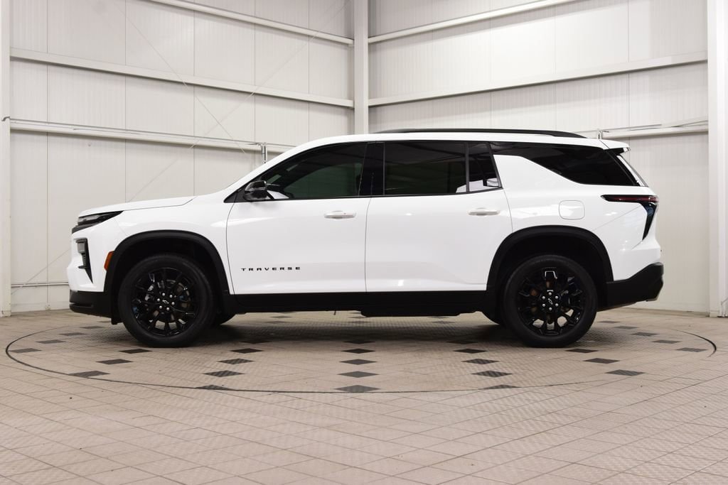 Used 2024 Chevrolet Traverse LT w/ Midnight/Sport Edition AWD/4WD image 4