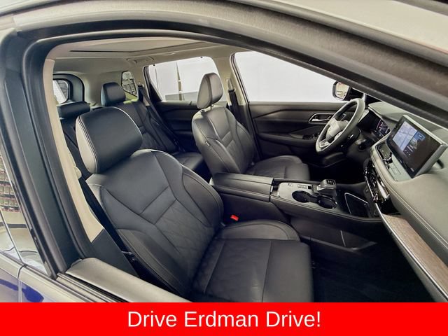 Used 2025 Nissan Rogue Platinum w/ Platinum Premium Package FWD image 24