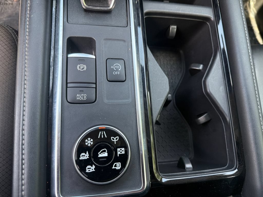 Used 2023 Nissan Pathfinder SL AWD/4WD image 27