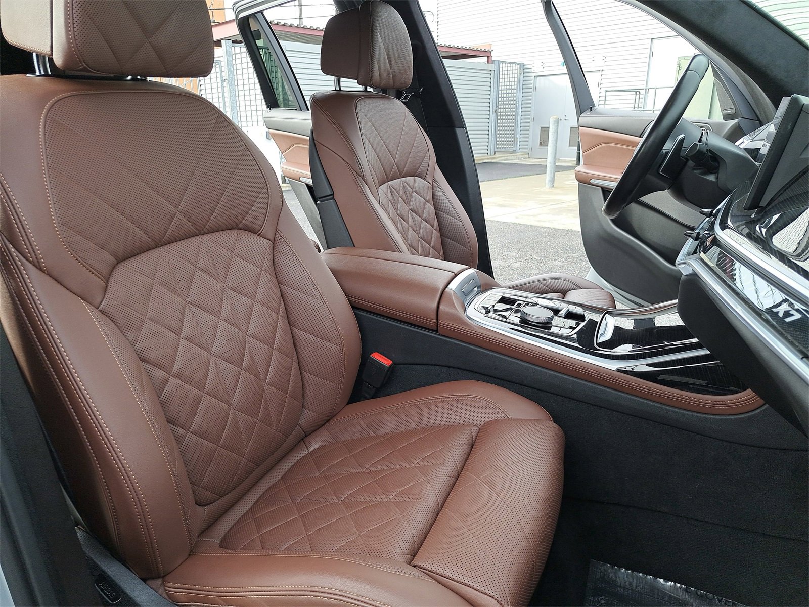 Used 2024 BMW X7 xDrive40i w/ M Sport Package image 10